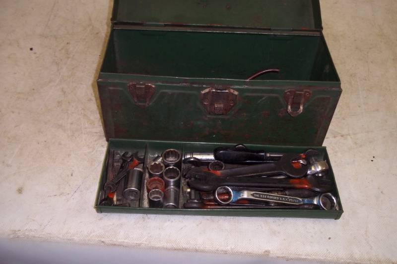 lot 107 image: Vintage Tool Box & Tools