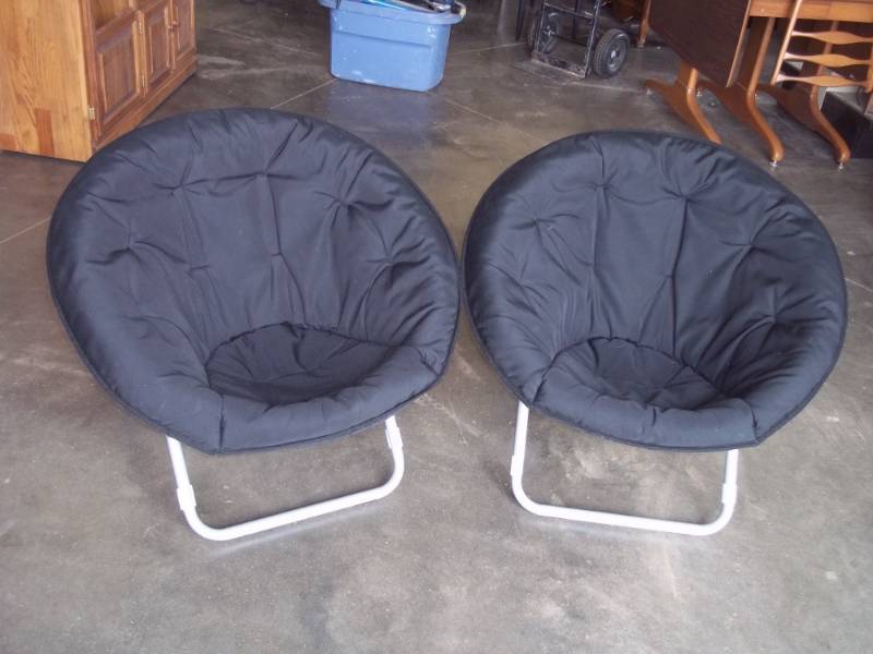 lot 115 image: Pair of folding Chairs