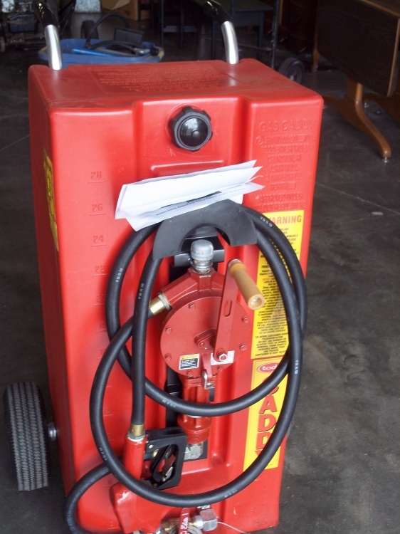 lot 117 image: Gas Caddy with Pump  28 Gallon
