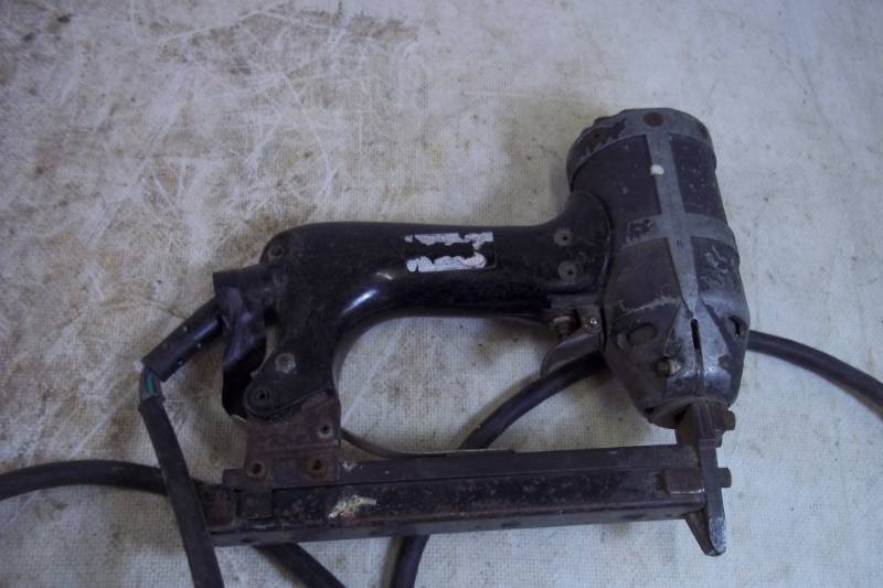 lot 146 image: Electric Stapler