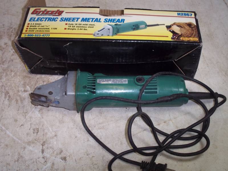 lot 147 image: Electric Sheet metal Sheers