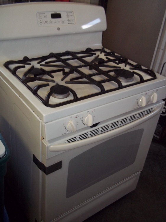 lot 152 image: GE Propane Stove