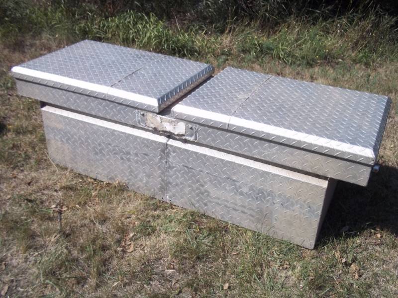 lot 170 image: Aluminum Truck Tool Box