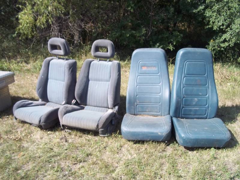 lot 171 image: 4 Automobile Seats