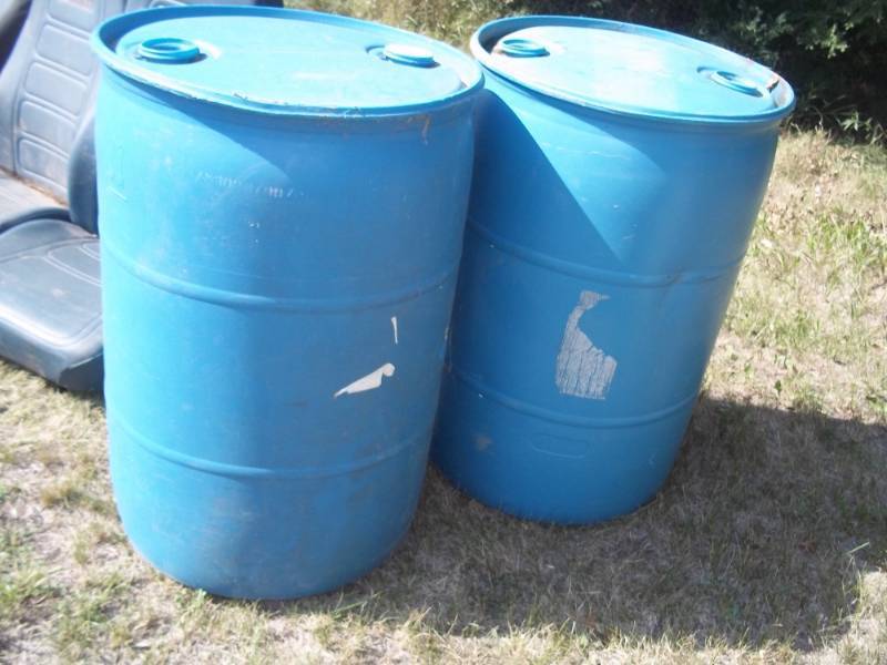 lot 172 image: Pair of Plastic 50 Gallon Drums