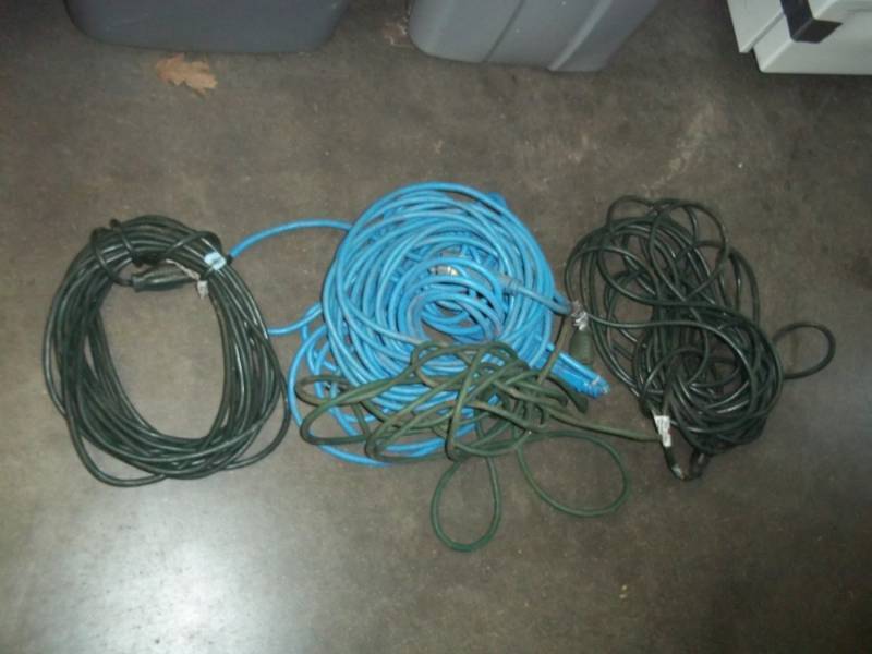 lot 179 image: Lot of Extension Cords