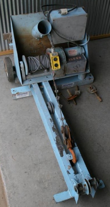 lot 7 image: Portable Winch