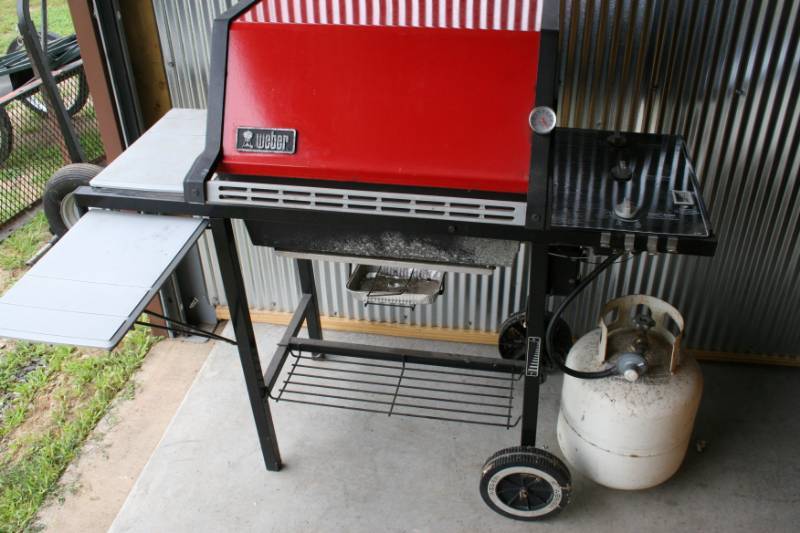 lot 15 image: Grill and Propane Tank