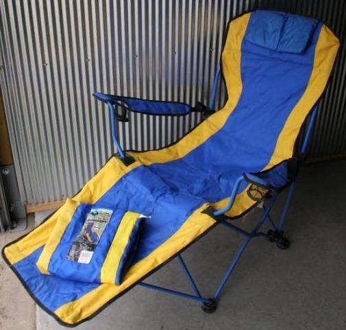 lot 18 image: Portable Lounger