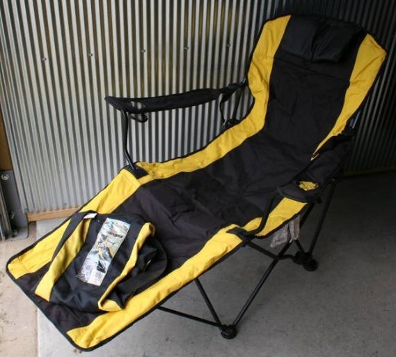 lot 19 image: Portable Lounger