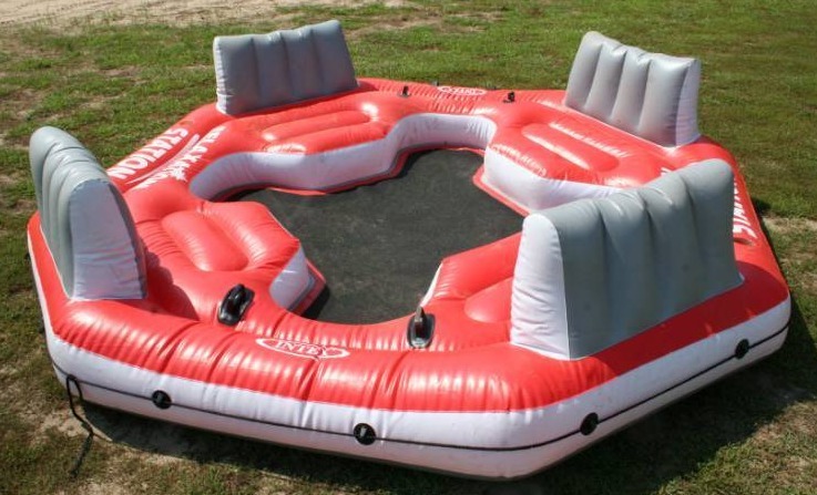 lot 5 image: Inflatable Lounge Island