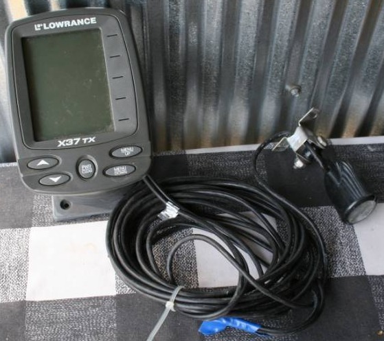 lot 44 image: Fish Finder
