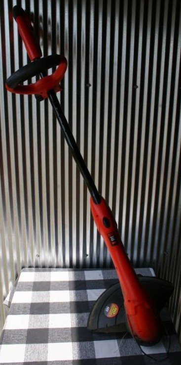 lot 75 image: Electric Grass Trimmer