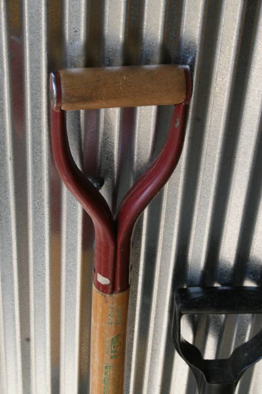 lot 77 image: Shovels