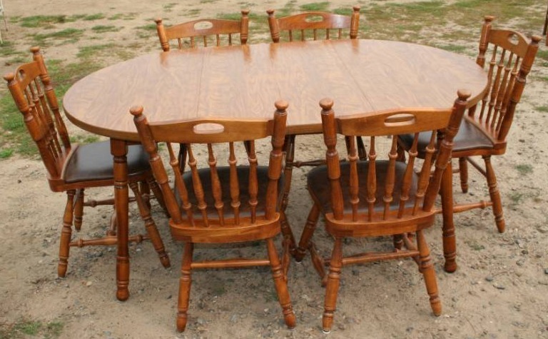 lot 90 image: Table and Chair Set