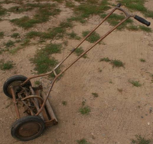 lot 99 image: Manual Lawnmower