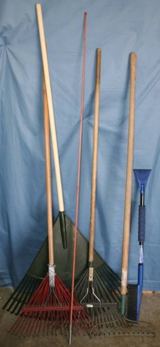 lot 117 image: Yard Tools
