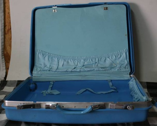 lot 123 image: Vintage Suitcase