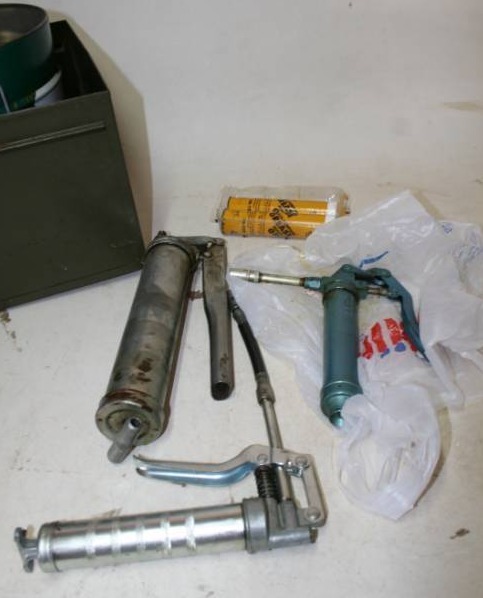 lot 139 image: Grease Guns