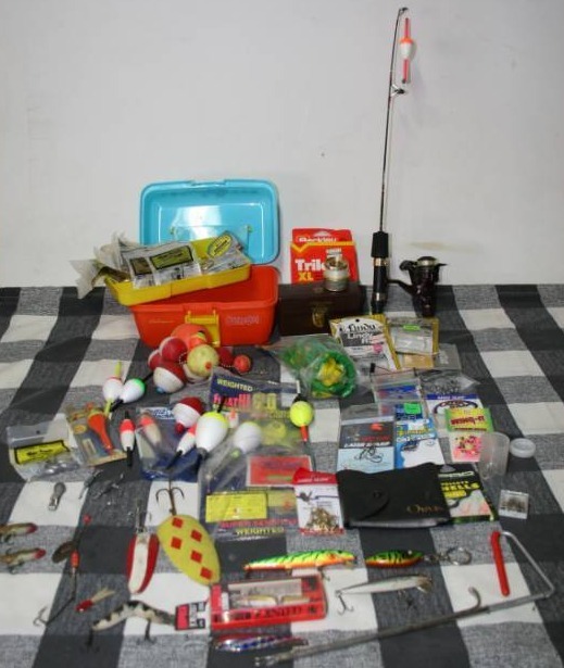 lot 150 image: Fishing Accessories