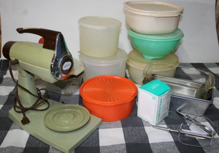 lot 164 image: Stand Mixer and Misc Kitchenwares