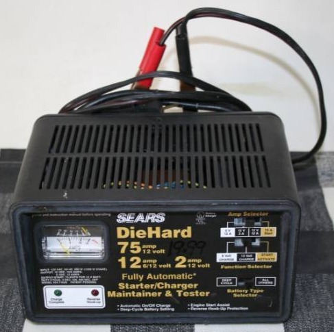 lot 175 image: Battery Charger