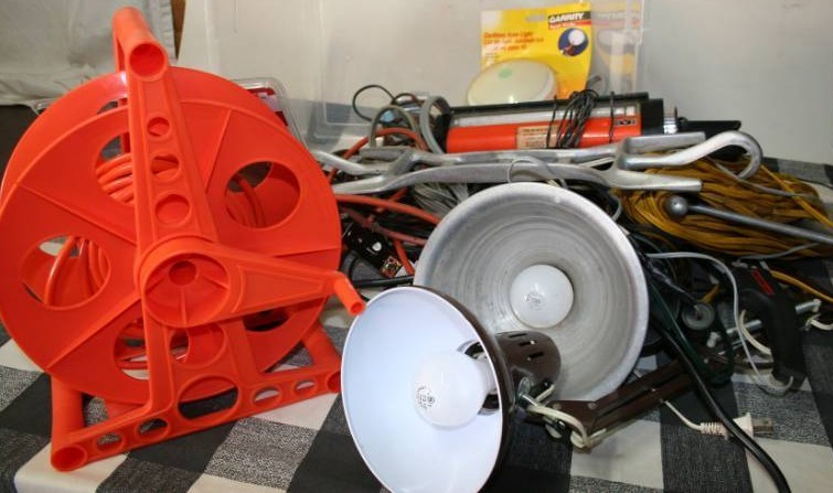 lot 183 image: Utility Lights and Cord Wraps