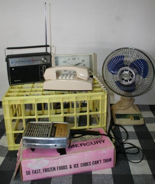 lot 198 image: Misc Vintage Household Electronics