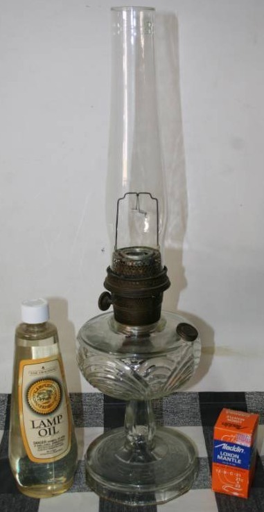 lot 200 image: Oil Lamp
