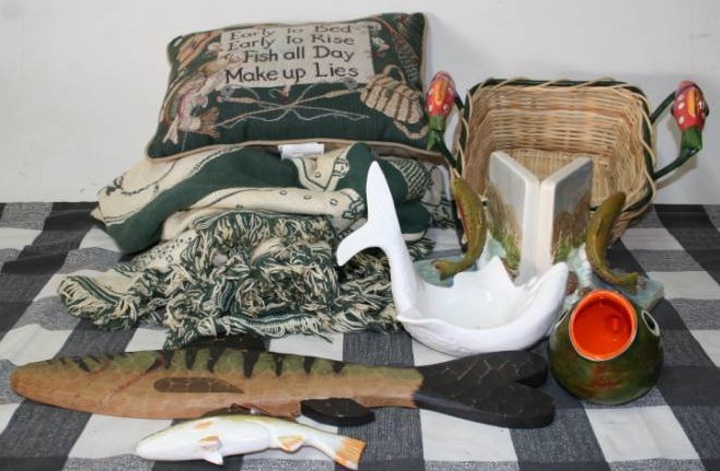 lot 206 image: Fish and Fishing Dcor