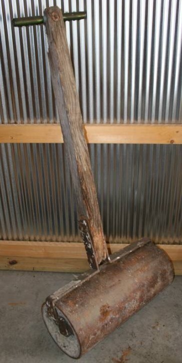 lot 239 image: Rolling Packer
