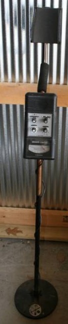 lot 250 image: Metal Detector