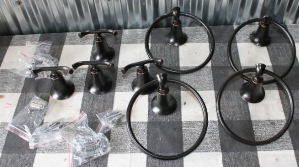 lot 252 image: Towel Holder Rings and Hooks
