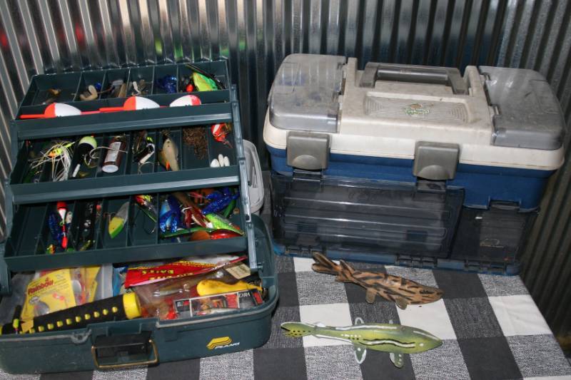 lot 258 image: Fishing Accessories