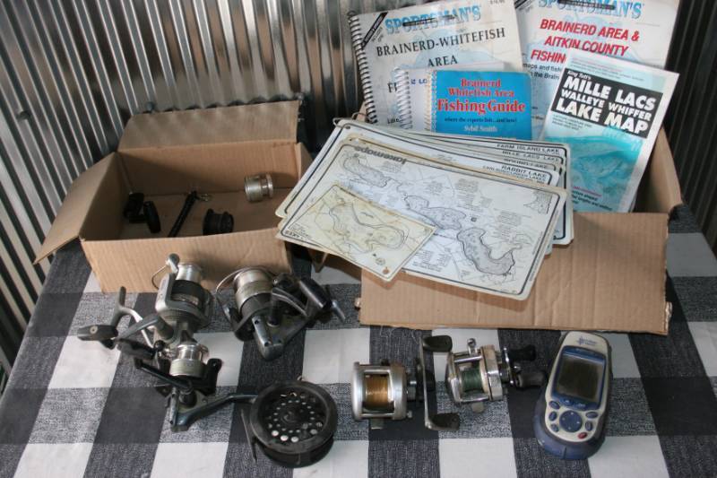 lot 261 image: Fishing Accessories