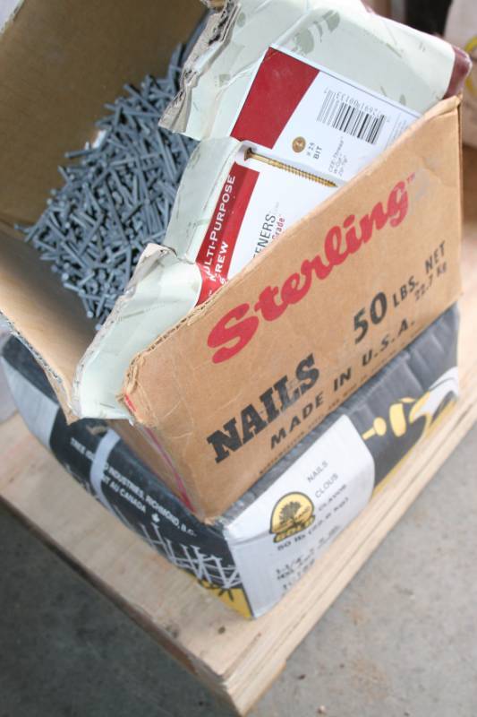 lot 293 image: Nails