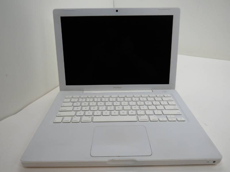 lot 9 image: MacBook 2009 Laptop computer
