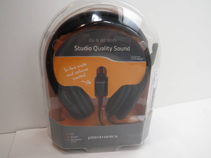 lot 21 image: Plantronics Studio Quality Sound Head Phones