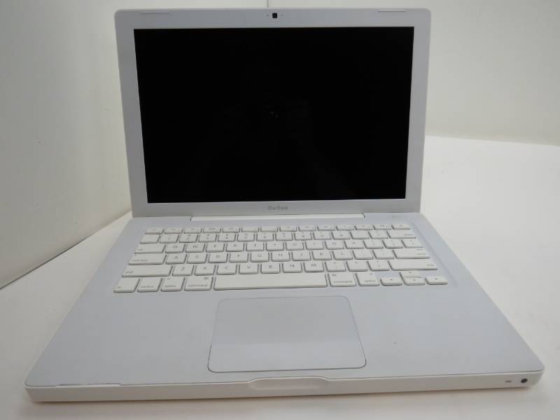 lot 30 image: MacBook 2009 Laptop computer