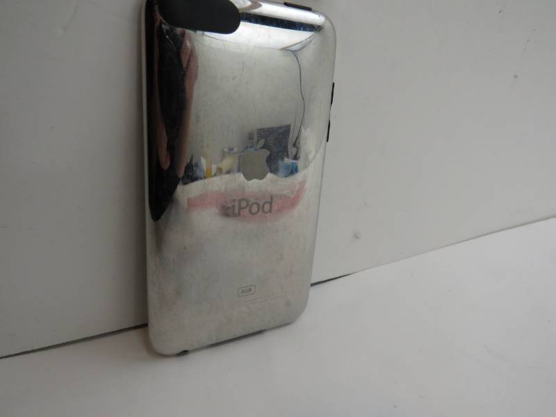 lot 36 image: Apple Ipod Touch