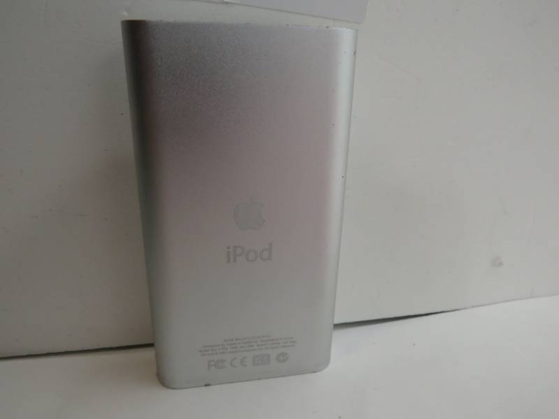 lot 37 image: Apple Ipod Mini