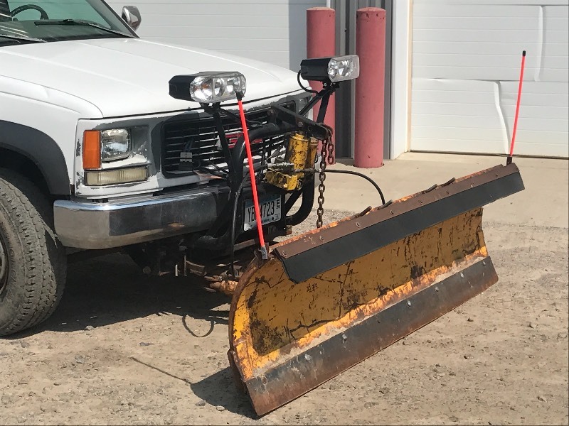 lot 1 image: 1997 GMC 3500 Plow Truck