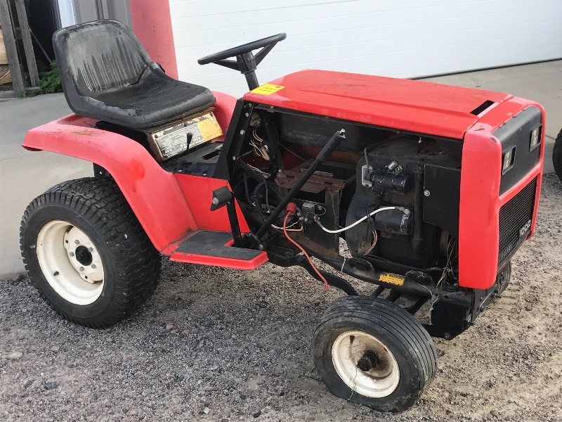lot 11 image: Jacobsen Lawn Tractor