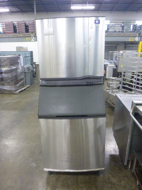 lot 3 image: Ice Machine and Storage Bin