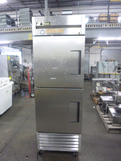lot 5 image: True Split Door Cooler on Casters