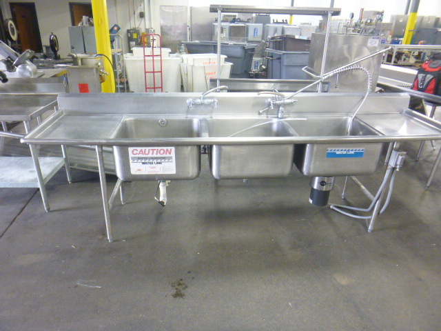 lot 33 image: 3 Compartment Sink