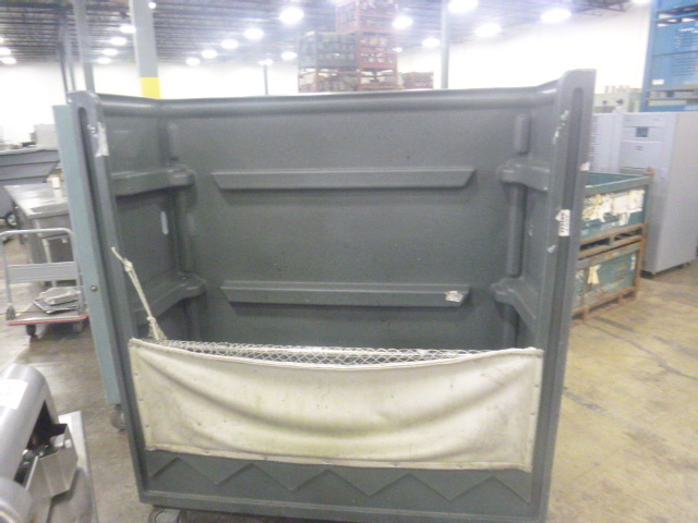 lot 65 image: Poly Trux 87P