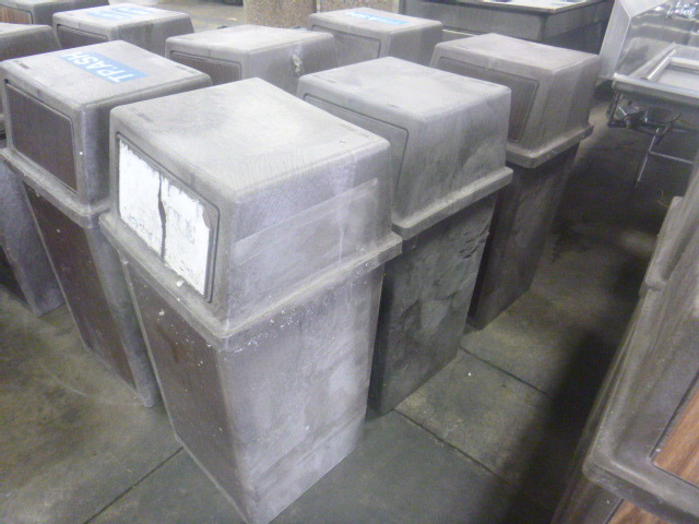lot 69 image: 3 Rubbermaid Trash Cans
