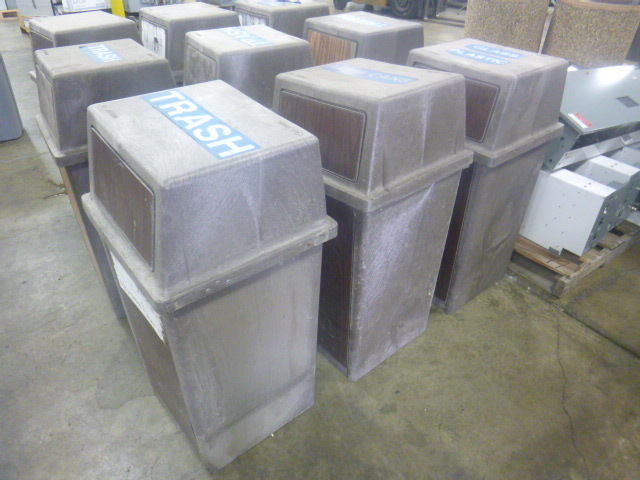 lot 71 image: 3 Rubbermaid Trash Cans