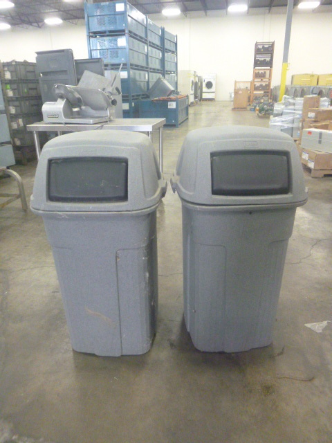 lot 77 image: 2 Toter Plastic Garbage Cans